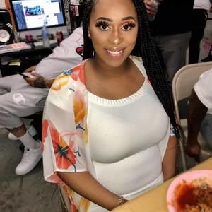 Meet your Posher, Destinee